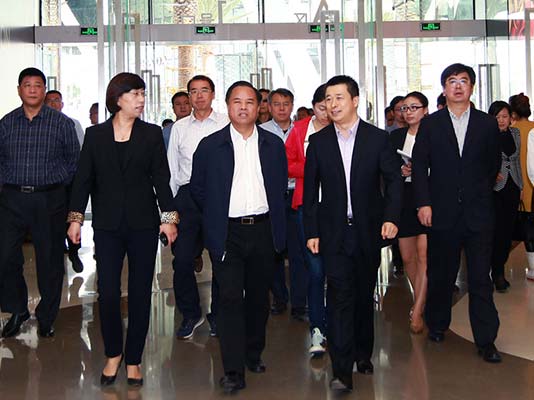 海南省委副書(shū)記、省長(zhǎng)劉賜貴蒞臨海棠灣免稅購(gòu)物中心考察