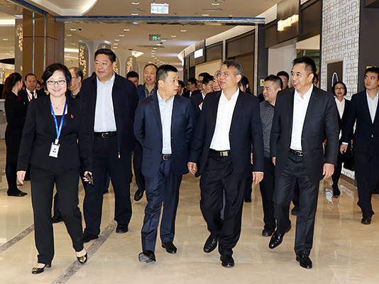 離島免稅新政重大標(biāo)志性項目落成  ?？?、博鰲免稅店開業(yè)儀式在?？陧樌e行