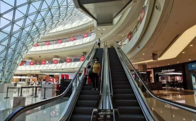 【中國免稅人在行動?一線直擊篇】之十一：這家店恢復(fù)營業(yè)，吸引超過1億人在線看直播！