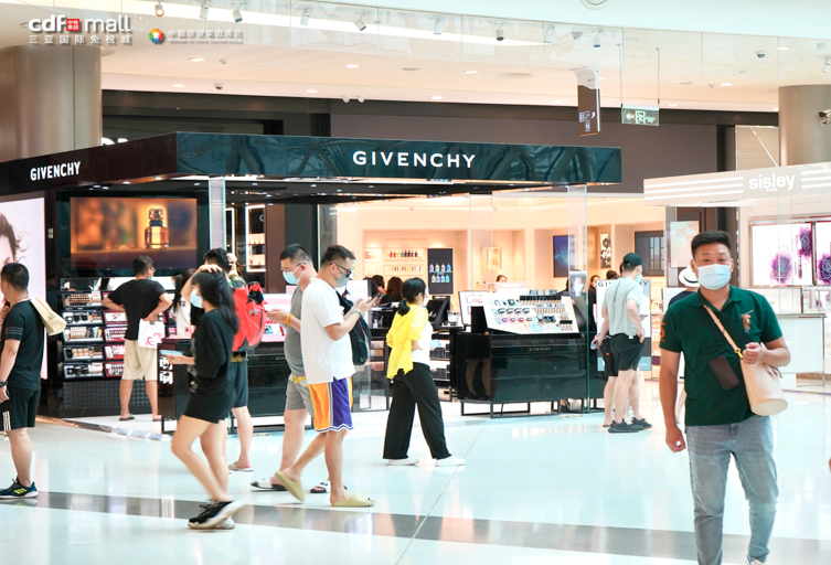 中免集團(tuán)線上線下齊發(fā)力，海南門店多項(xiàng)活動創(chuàng)新體驗(yàn)燃爆五一 