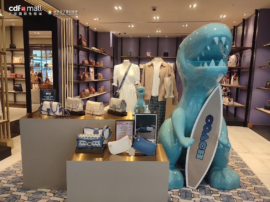 中免集團(tuán)海南門(mén)店人氣旺  多項(xiàng)福利奏響黃金周消費(fèi)主旋律