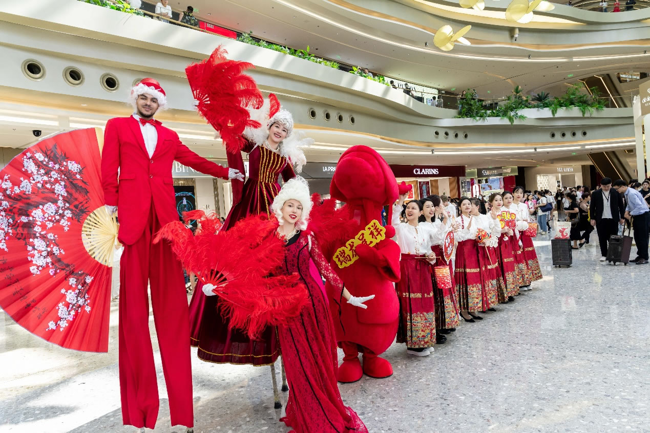 中免集團(tuán)海南門店多端發(fā)力，助力春節(jié)免稅消費(fèi)取得“開(kāi)門紅”