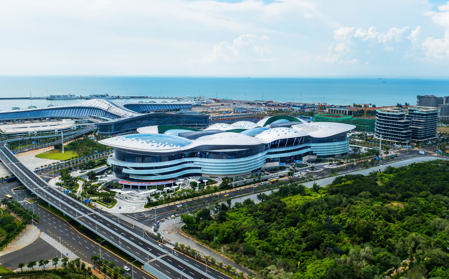 海南自貿(mào)港封關(guān)倒計(jì)時(shí) 中免集團(tuán)領(lǐng)跑全球旅游零售新格局